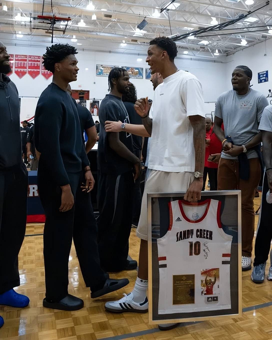 爱游戏体育app下载关于休斯敦火箭发布备战花絮，赛前手感冰凉，欧篮联任务艰巨，轮换策略成焦点的信息