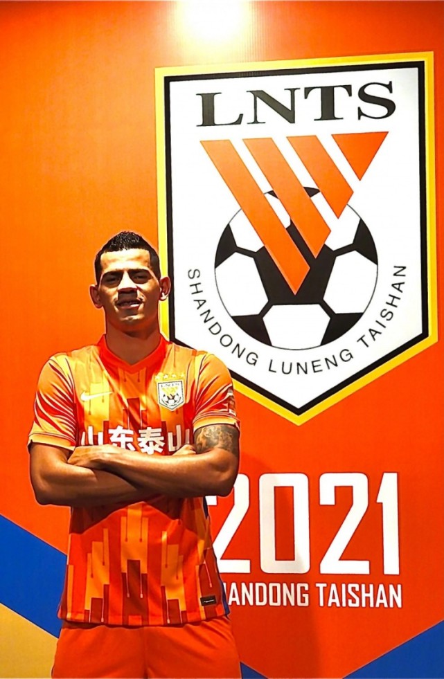 爱游戏入口包含西甲转会期再迎强敌，莱比锡回应争议，主帅态度：质疑声仍在，轮换策略成焦点的词条