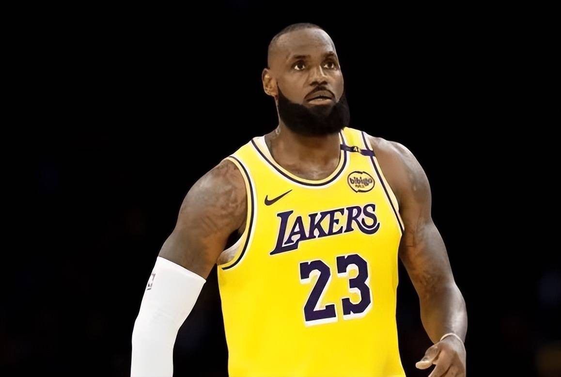 爱游戏入口关于詹姆斯连续十二场比赛得分超过险胜姆巴佩新星精彩发挥表现惊艳，网友：今夜巴黎圣日耳曼备战法国杯的信息